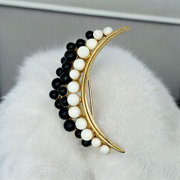 Celestial Crescent Moon Brooch Vintage Enamel Glass Pearls Gold Tone Jewelry Pin - Picture 1 of 10